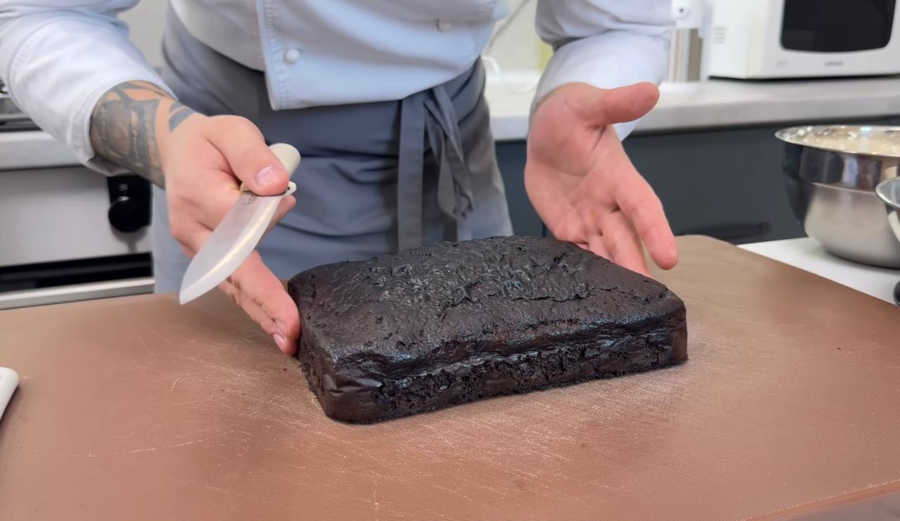 Смачний торт "Сметанник", який приготує навіть дитина: максимально легкий рецепт